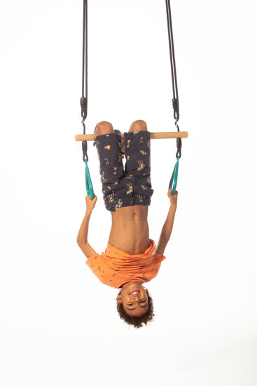 Houten-ringtrapeze-kunststofringen-turquoise