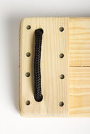 Ge&iuml;mpregneerd-houten-schommelzitje-met-zwart-gevlochten-touw
