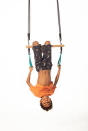 Houten-ringtrapeze-kunststofringen-turquoise